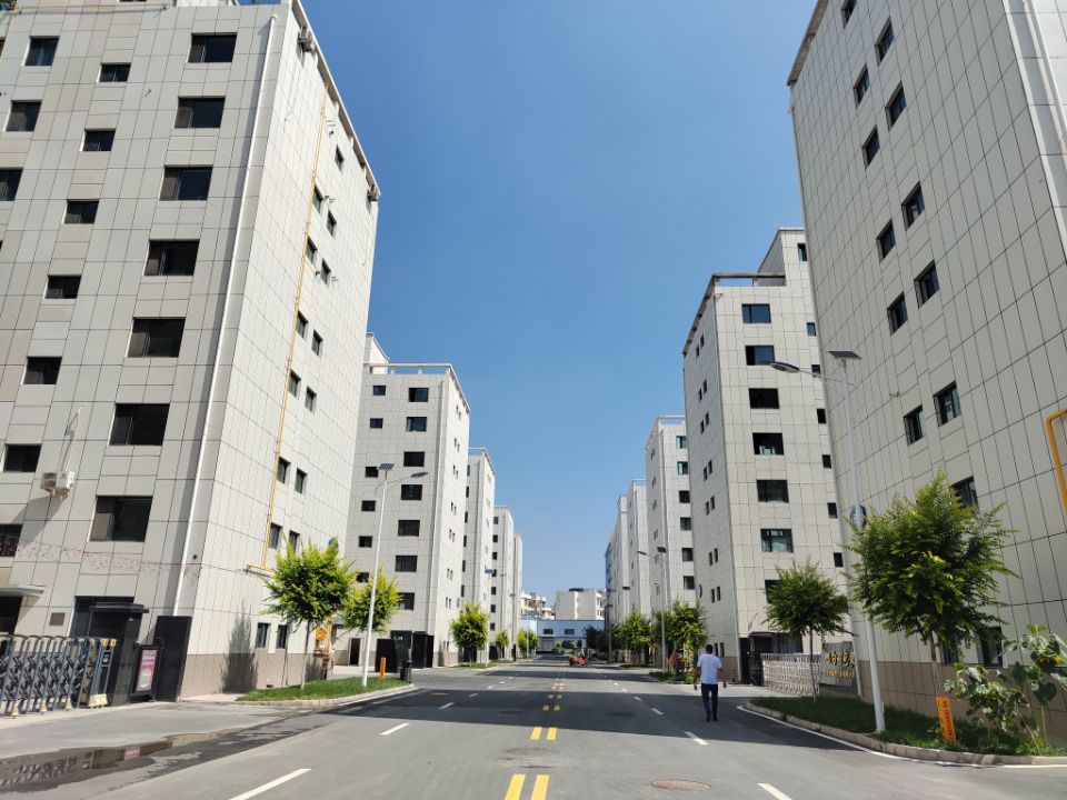 CCTV2財(cái)經(jīng)頻道報(bào)道，蘭州樹(shù)屏產(chǎn)業(yè)園區(qū)建立了完善的牛肉面生產(chǎn)線，不僅促進(jìn)了地方經(jīng)濟(jì)發(fā)展，還為牛肉面產(chǎn)業(yè)探索了新的機(jī)遇